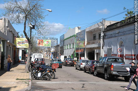Calle de Tacuarembó - Departamento de Tacuarembó - URUGUAY. Foto No. 32626