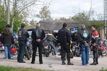 Encuentro de motociclistas en Tacuarembó - Departamento de Tacuarembó - URUGUAY. Foto No. 32578
