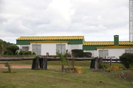 Cabañas en el balneario Iporá - Departamento de Tacuarembó - URUGUAY. Foto No. 32588