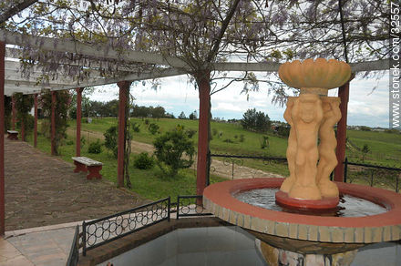 Fuente y galería - Departamento de Tacuarembó - URUGUAY. Foto No. 32557