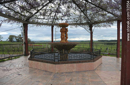 Fountain in arbor - Tacuarembo - URUGUAY. Photo #32554