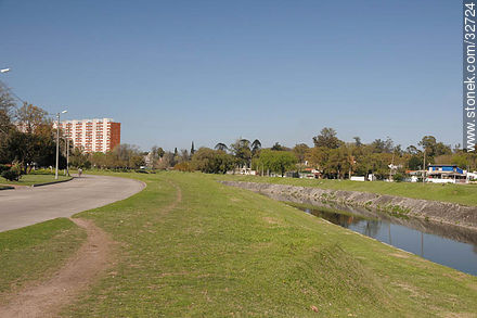 Parque lineal. - Department of Montevideo - URUGUAY. Foto No. 32724