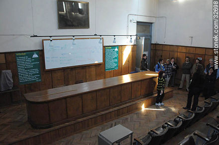 Salón en anfiteatro de la Facultad de Agronomía - Departamento de Montevideo - URUGUAY. Foto No. 32698