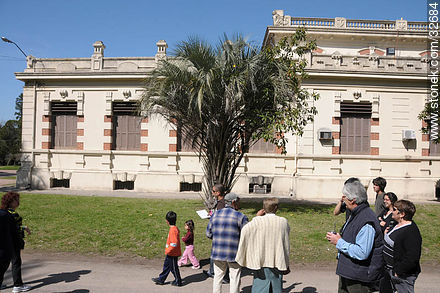 Visitantes en la Facultad de Agronomía el Día del Patrimonio 2009 - Departamento de Montevideo - URUGUAY. Foto No. 32684