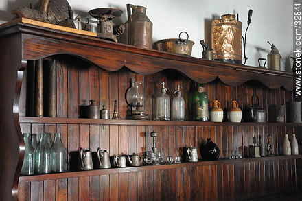 Mostrador antiguo - Departamento de Montevideo - URUGUAY. Foto No. 32841