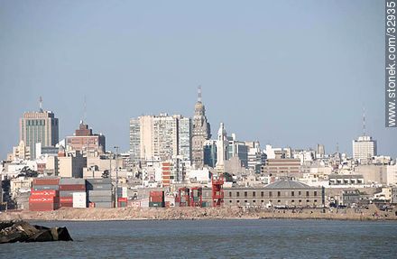 Puerto y Ciudad Vieja. - Departamento de Montevideo - URUGUAY. Foto No. 32935