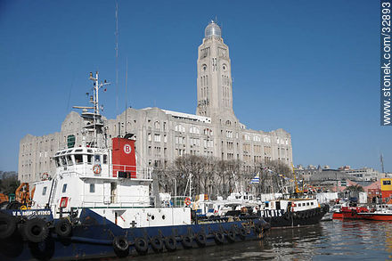 Remolcadores en el puerto de Montevideo - Departamento de Montevideo - URUGUAY. Foto No. 32893