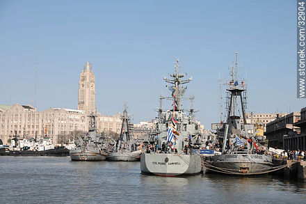 Buques de la Armada Nacional en el día del Patrimonio - Departamento de Montevideo - URUGUAY. Foto No. 32904