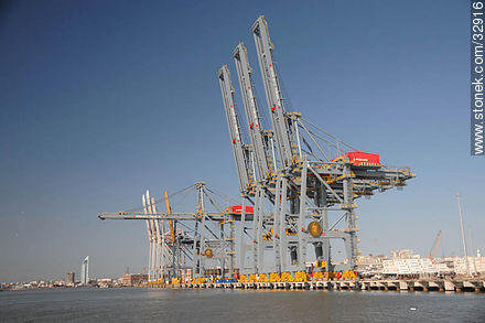 Port of Montevideo - Department of Montevideo - URUGUAY. Photo #32916