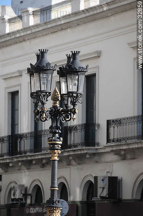 Old streetlight - Department of Montevideo - URUGUAY. Photo #32859