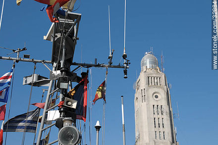 Mástil de una lancha de la Armada. - Departamento de Montevideo - URUGUAY. Foto No. 32884