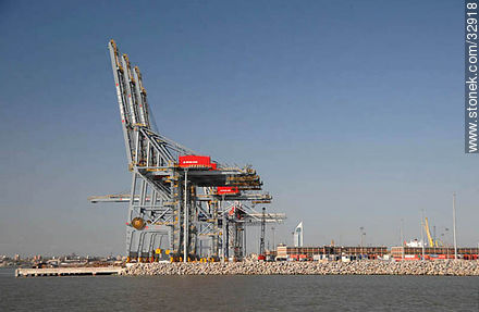 Port of Montevideo - Department of Montevideo - URUGUAY. Photo #32918