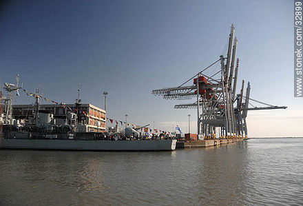Port of Montevideo - Department of Montevideo - URUGUAY. Foto No. 32899