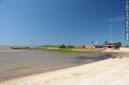 Playa Pocitos en Trouville - Departamento de Montevideo - URUGUAY. Foto No. 33010
