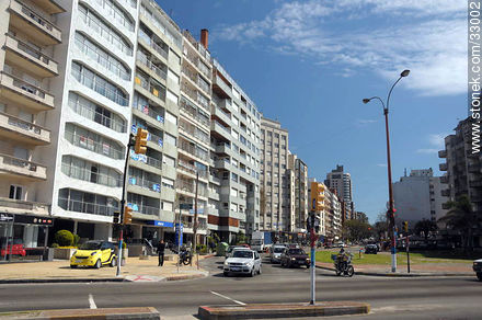 Avenida Brasil y Rambla. - Departamento de Montevideo - URUGUAY. Foto No. 33002