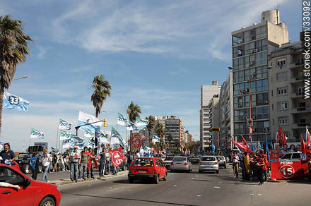 Rambla y Av. Brasil. Publicidad electoral del partido Colorado y Nacional - Departamento de Montevideo - URUGUAY. Foto No. 33092