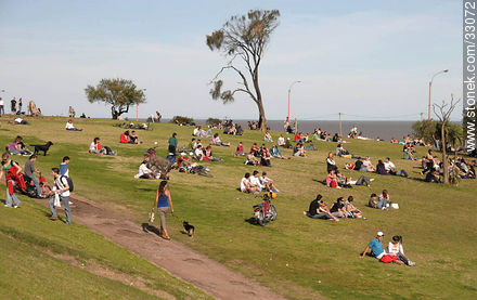 Enjoying the sunny Sunday - Department of Montevideo - URUGUAY. Photo #33072