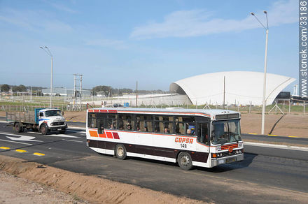 Ómnibus de Copsa en el nuevo tramo de la ruta 101. Nuevo aeropuerto de Carrasco. - Departamento de Canelones - URUGUAY. Foto No. 33186