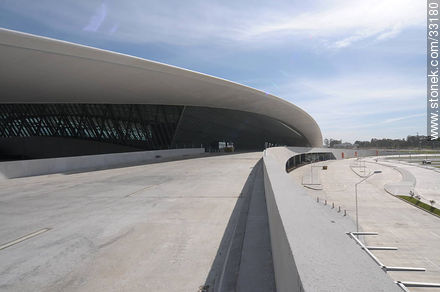 Rampa de salida de vehículos que dejan pasajeros en el nuevo Aeropuerto de Carrasco. 2009. - Departamento de Canelones - URUGUAY. Foto No. 33180