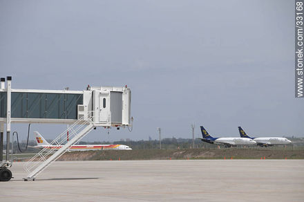 Manga del nuevo aeropuerto de Carrasco con vista al área que quedará en desuso.s - Departamento de Canelones - URUGUAY. Foto No. 33168