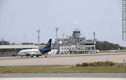 Aeropuerto de Carrasco que queda fuera de servicio en noviembre 2009 - Departamento de Canelones - URUGUAY. Foto No. 33159