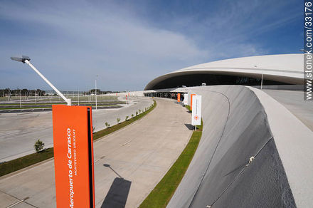 Arrivals and departures accesses of the new Carrasco airport in Canelones, Uruguay - Department of Canelones - URUGUAY. Photo #33176