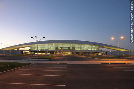 Frente del nuevo aeropuerto internacional de Carrasco - Departamento de Canelones - URUGUAY. Foto No. 33269