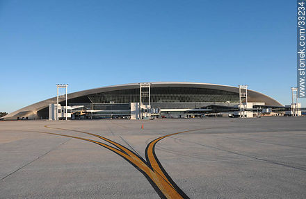 International Carrasco Airport landway - Department of Canelones - URUGUAY. Photo #33234