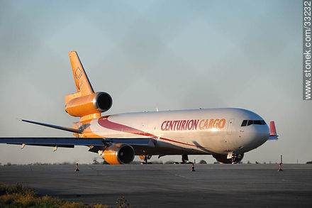 Centurion Cargo en el aeropuerto de Carrasco - Departamento de Canelones - URUGUAY. Foto No. 33232
