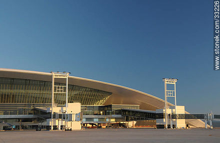 Aeropuerto internacional de Carrasco desde la pista previo a su inauguración en 2009 - Departamento de Canelones - URUGUAY. Foto No. 33226