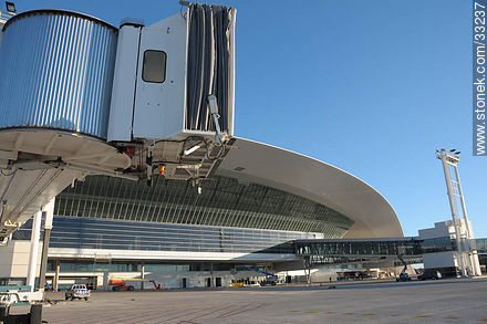 Aeropuerto internacional de Carrasco desde la pista previo a su inauguración en 2009 - Departamento de Canelones - URUGUAY. Foto No. 33237