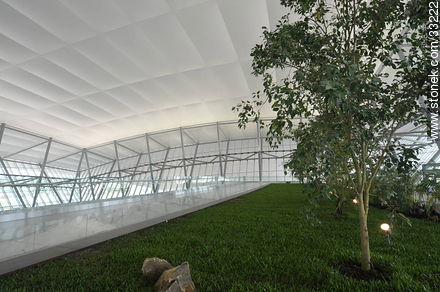 Jardín en el tercer nivel del nuevo aeropuerto de Carrasco, 200 - Departamento de Canelones - URUGUAY. Foto No. 33222