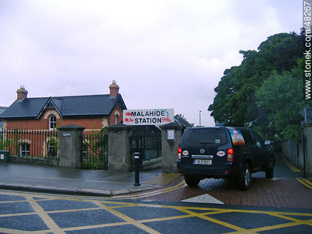 Entrance to Malahide railway station  - Ireland - BRITISH ISLANDS. Photo #48267