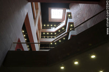 Luminaria y pisos de acceso al auditorio - Departamento de Montevideo - URUGUAY. Foto No. 33343