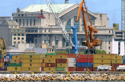 Containers in the Port of Montevideo. - Department of Montevideo - URUGUAY. Photo #33521
