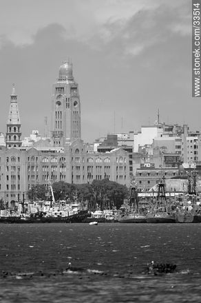 Puerto de Montevideo, Edificio del Comando General de la Armada uruguaya - Departamento de Montevideo - URUGUAY. Foto No. 33514