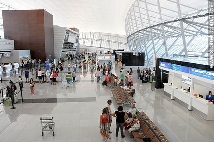 Terminal de partida de pasajeros del aeropuerto internacional de Carrasco - Departamento de Canelones - URUGUAY. Foto No. 33594