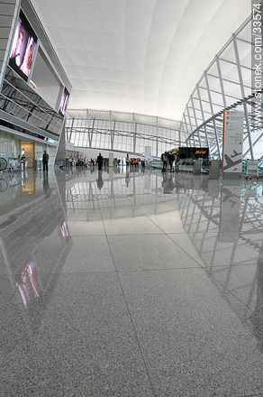 Carrasco International Airport. Shiny floor. - Department of Canelones - URUGUAY. Photo #33574