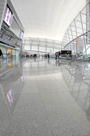 Carrasco International Airport. Shiny floor. - Department of Canelones - URUGUAY. Photo #33573
