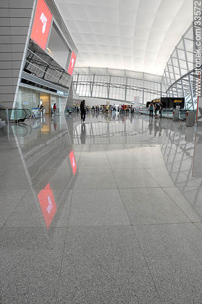 Carrasco International Airport. Shiny floor. - Department of Canelones - URUGUAY. Photo #33572