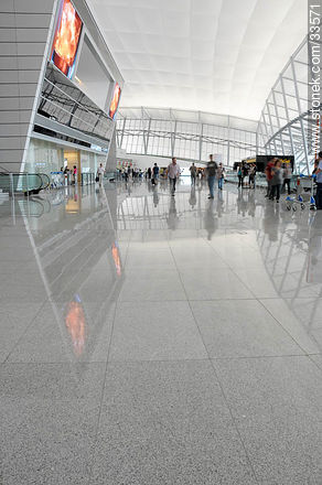 Carrasco International Airport. Shiny floor. - Department of Canelones - URUGUAY. Photo #33571