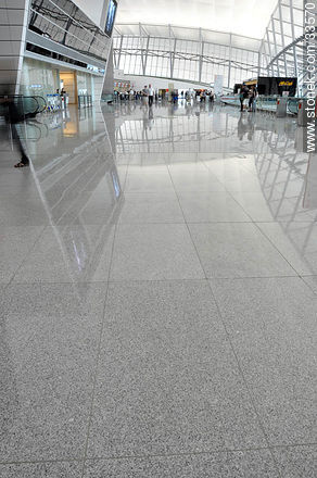 Carrasco International Airport. Shiny floor. - Department of Canelones - URUGUAY. Photo #33570
