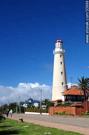 Punta del Este lighthouse - Punta del Este and its near resorts - URUGUAY. Photo #33999