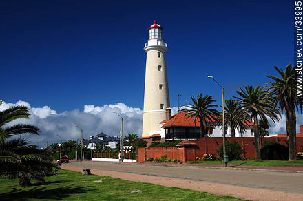 Punta del Este lighthouse - Punta del Este and its near resorts - URUGUAY. Photo #33995