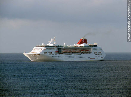 Cruises at Punta del Este bay - Punta del Este and its near resorts - URUGUAY. Foto No. 33982