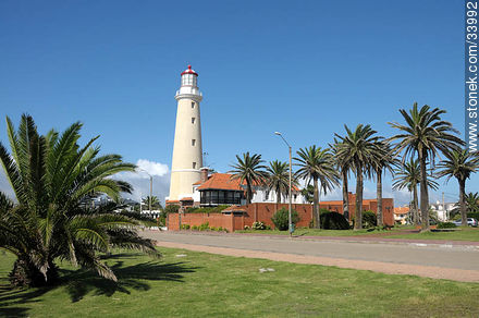Punta del Este lighthouse - Punta del Este and its near resorts - URUGUAY. Photo #33992
