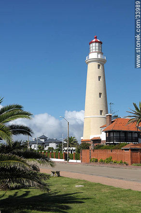 Punta del Este lighthouse - Punta del Este and its near resorts - URUGUAY. Photo #33989