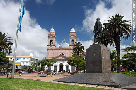 Maldonado square and cathedral - Department of Maldonado - URUGUAY. Foto No. 33962