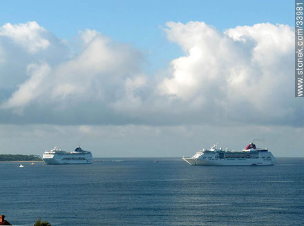 Cruises at Punta del Este bay - Punta del Este and its near resorts - URUGUAY. Foto No. 33981