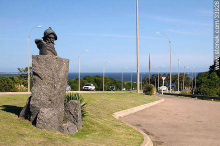 Bust of Juan Díaz de Soís - Punta del Este and its near resorts - URUGUAY. Photo #33928